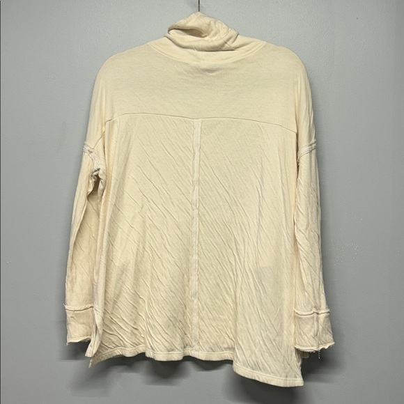 We The Free Off-White Oversized Turtleneck Size Medium - Picture 4 of 4